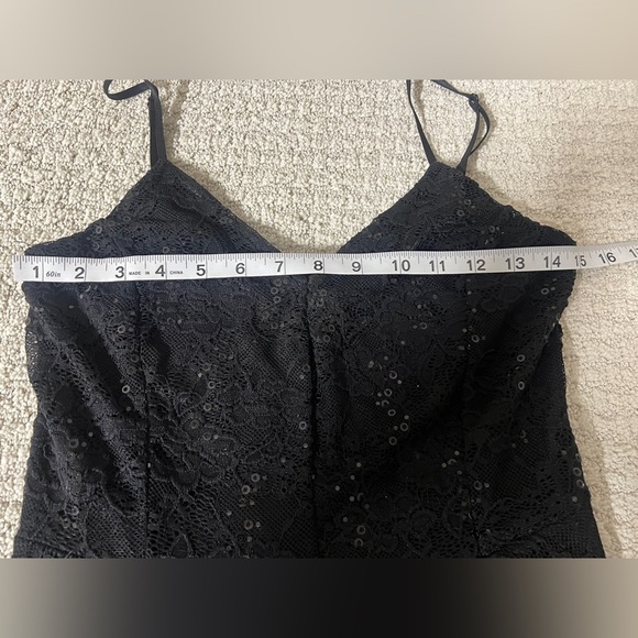 WinDSOr Sweet And Flirty Sequin
Lace Skater Dress - Picture 6 of 9